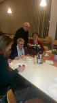 Jan serveert wat lekkere hapjes